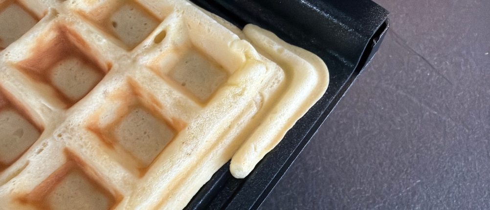 Ein wenig Teig ist aus der Form vom Krups FDK 251 gelaufen