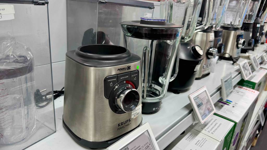 Blick auf die Menütasten eines getesteten Krups-Standmixers.