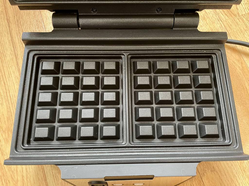 Waffeleisen-Test: Blick auf die Wechselplatten eines getesteten Waffeleisens.