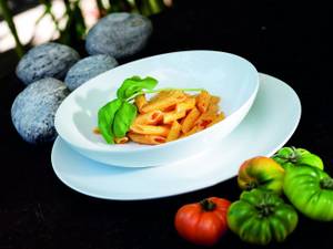 Das Tafelservice besteht mindestens aus Speise- und Suppenteller.