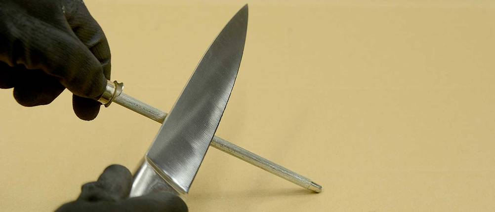 kuechenmesser-schaerfen-wetzstahl-klinge