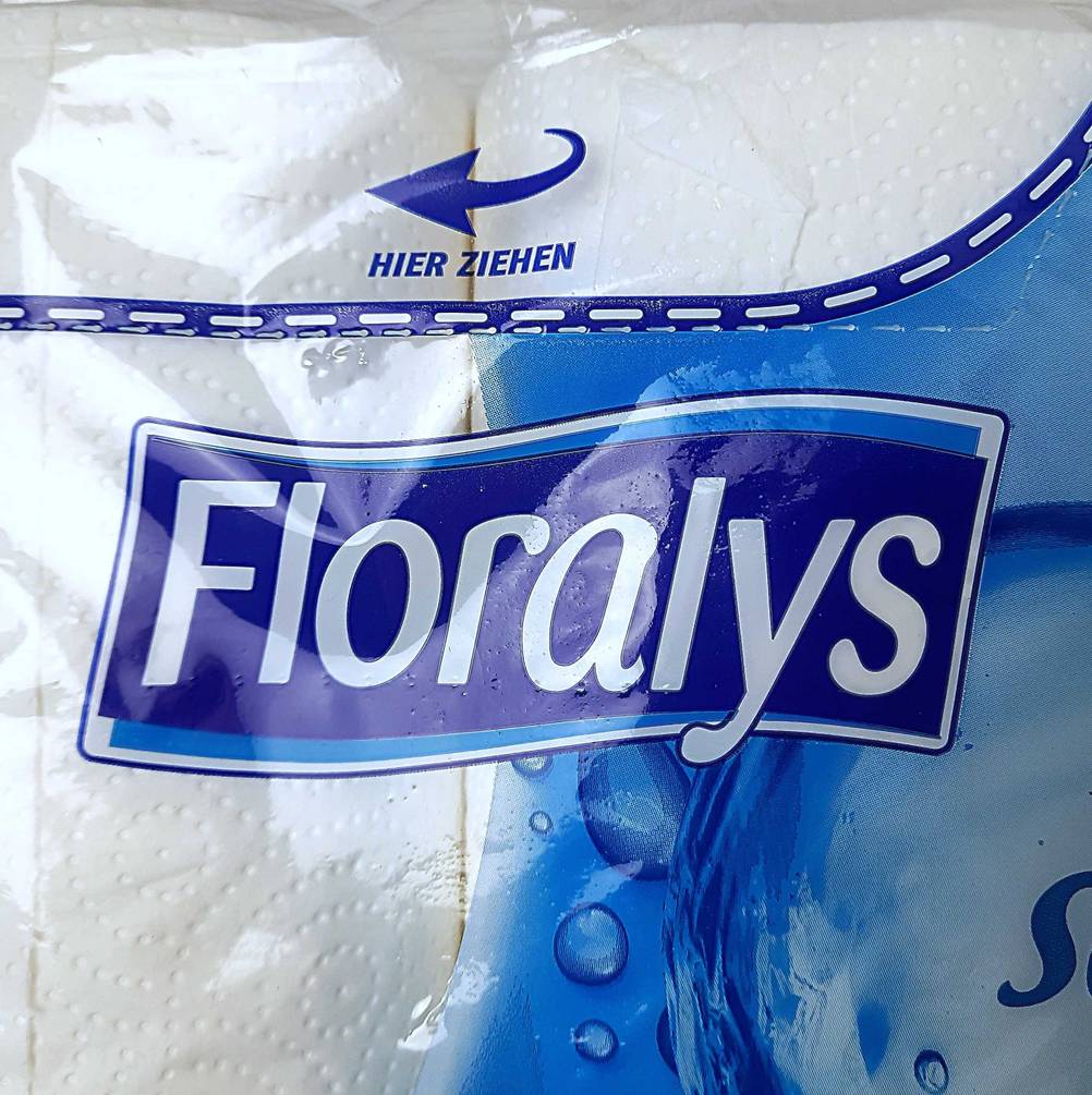 Küchenrolle-Test: Nahaufnahme des Logos auf der Verpackung.