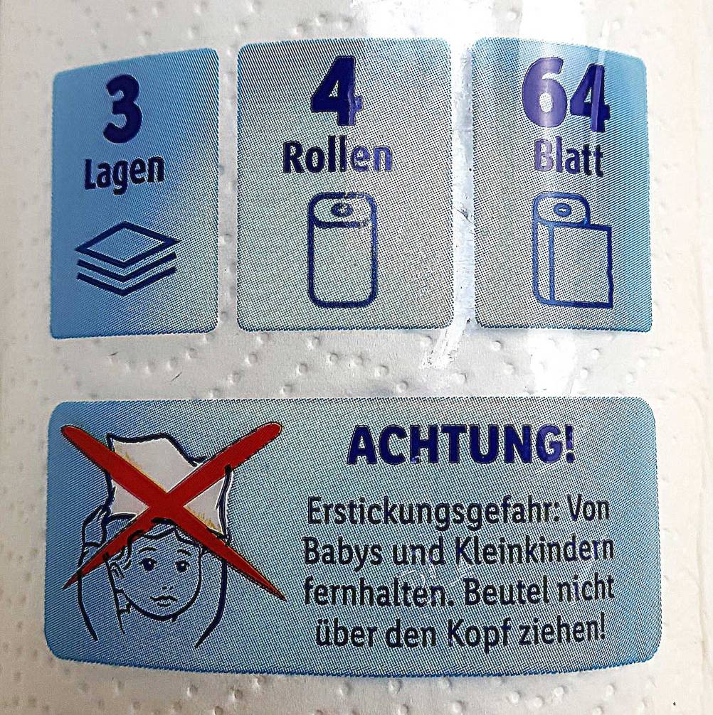 Küchenrolle im Test: Nahaufnahme der Warnhinweise auf der Verpackung.