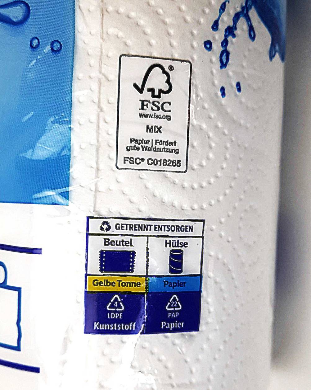 Küchenrolle getestet: Nahaufnahme der Infografiken auf der Verpackung.