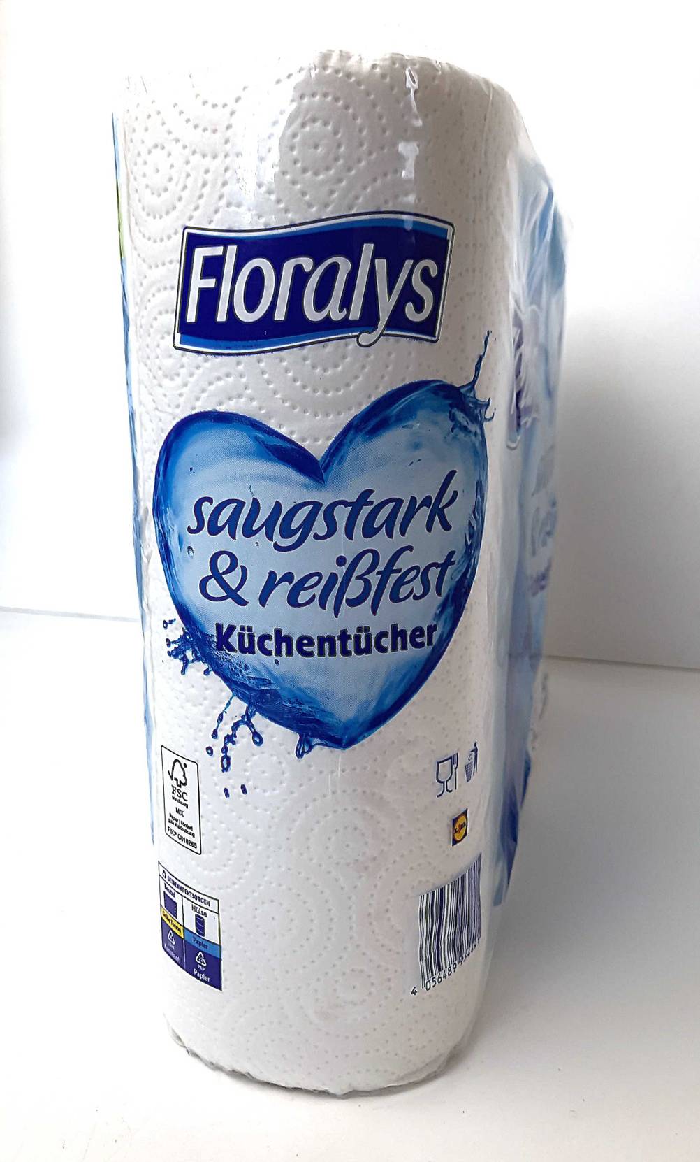 Seitenansicht einer Packung der Küchenrollen im Test.