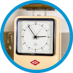 Küchenwaage mit Uhrzeit. 