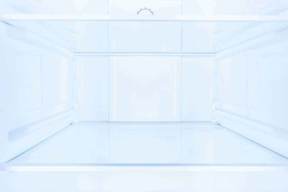 Kühlschrank mit Gefrierfach freistehend: Nahaufnahme eines Fachs mit einer zweiten Einschubschiene