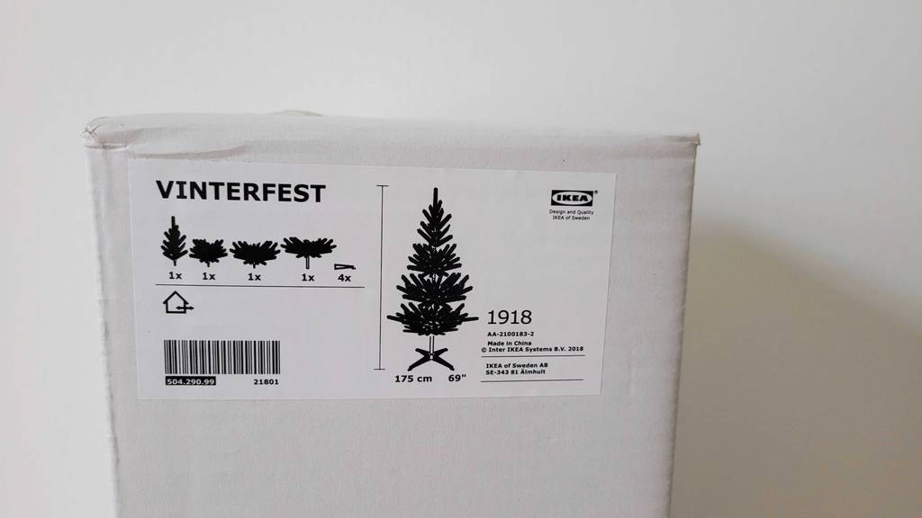 Künstlicher Weihnachtsbnaum-Test: Verackung des Baumes