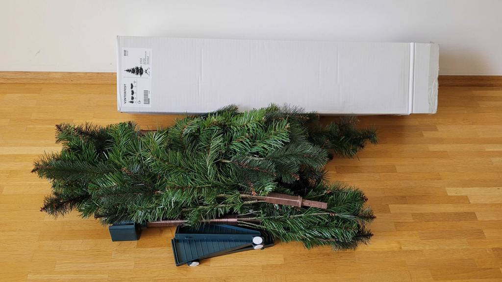 Künstlicher-Weihnachtsbaum im Test: Einzelteile des Baumes