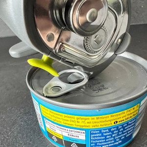 Pull-Ring-Öffner beim KUHN-RIKON-Auto-Safety-Dosenöffner