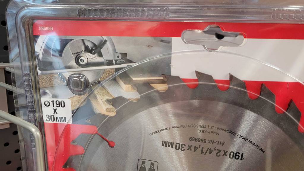 Auf der Verpackung eines Sägeblatts 190x30 im Test steht die Größe.