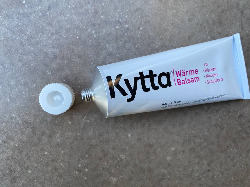 Kytta Wärme-Salbe offene Tube.