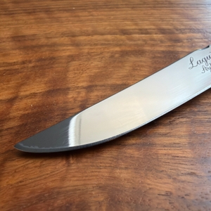 Die Klinge des Laguiole-Style-de-Vie-Steakmessers Luxury Line in Nahaufnahme