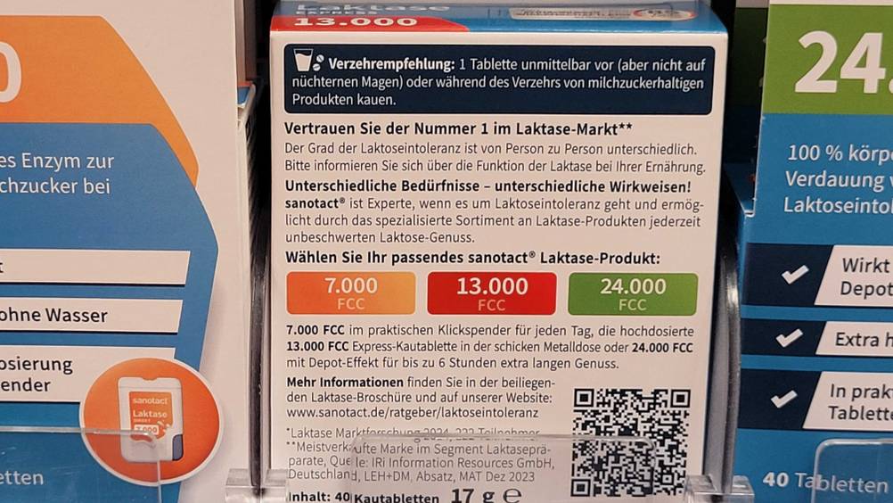 Laktase-Tabletten getestet: Nahaufnahme der Rückseite der Verpackung mit Infrormationen.