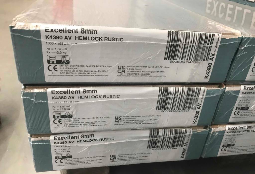 Laminat im Test: Verpackungen mit Laminat.