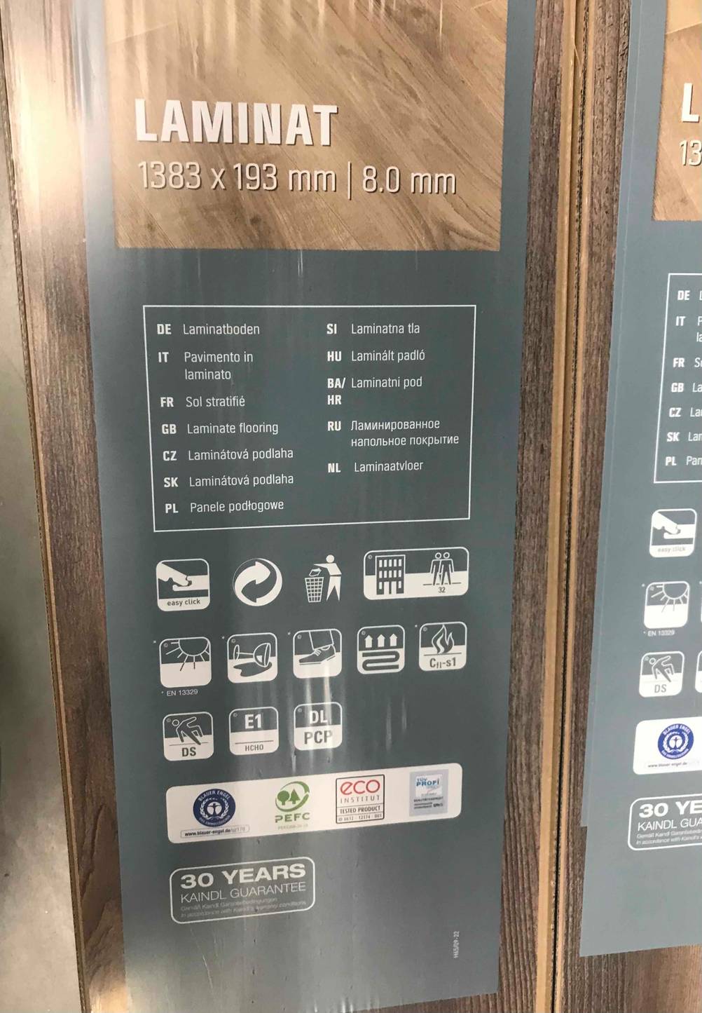 Nahaufnahme des Labels einer Packung des getesteten Laminats.