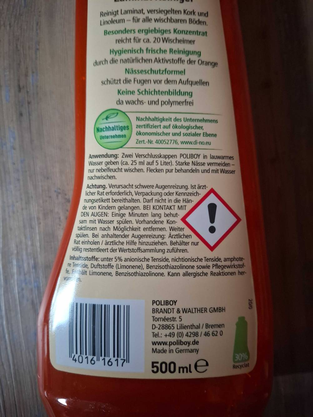 Laminatpflege getestet: Nahaufnahme der Rückseite mit Wahrnhinweisen.