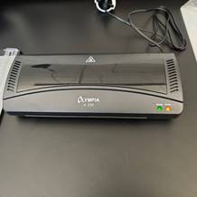 Die LEDs des Laminiergeräts Olympia A 230 leuchten grün und rot.