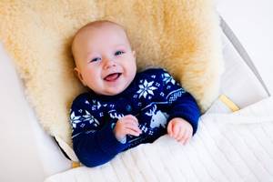 In gängigen Baby-Lammfell-Tests sind hundertprozentige Naturprodukte sehr gut bewertet.