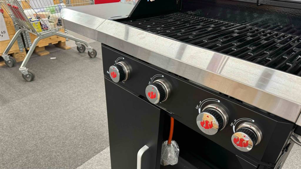 Detailansicht der Regler eines getesteten Landmann-Gasgrills.