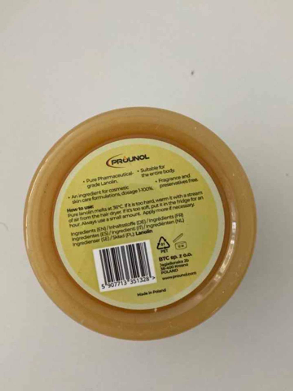 Der Boden der Verpackung des getesteten Lanolins.