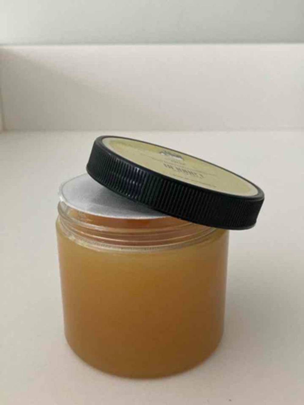 Lanolin getestet: Der Deckel liegt nur auf dem Glas.