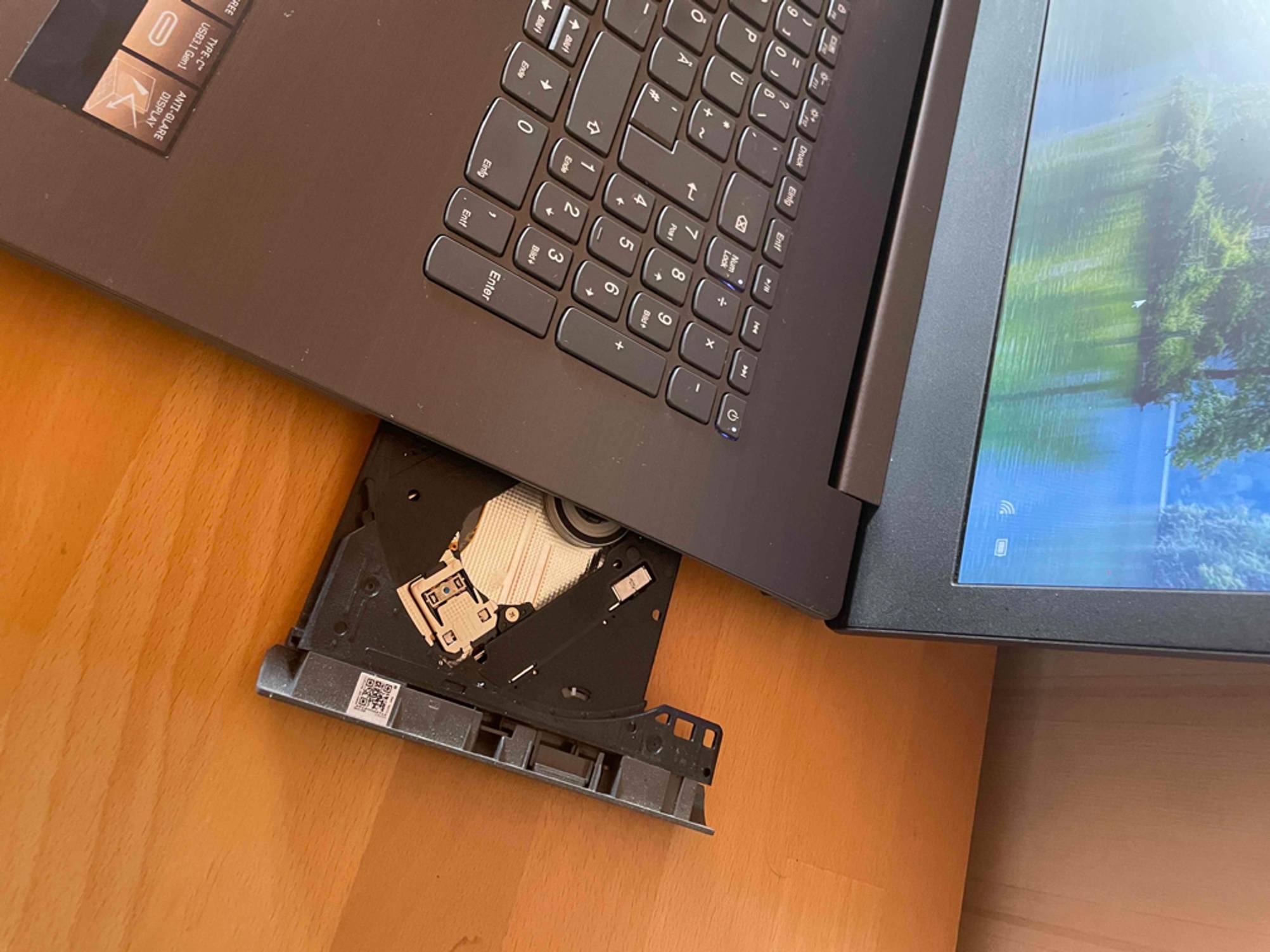 Laptop Mit Cd Laufwerk Test 2021 Top 10 Laptops mit DVD-Laufwerk: Test & Vergleich