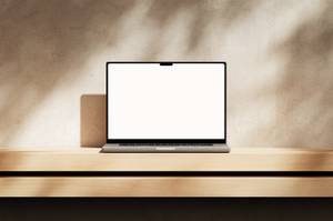 Ein Macbook auf einem Schreibtisch