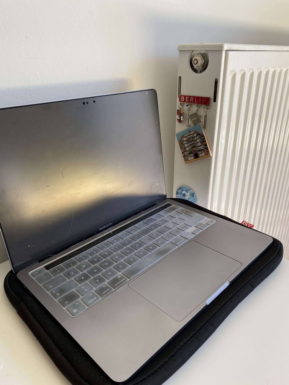 Laptop-Sleeve getestet: Auf dem Produkt steht ein Laptop.