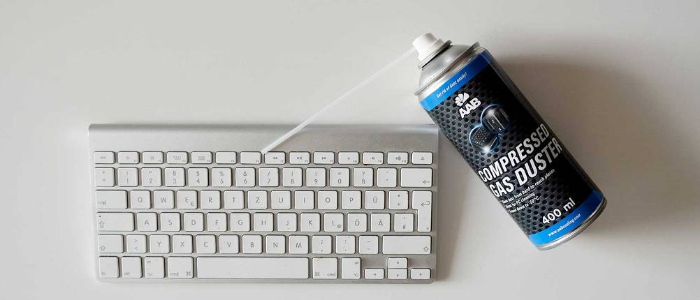 laptop-tastatur-reinigen-druckluft