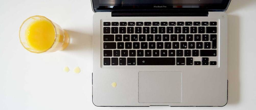 laptop-tastatur-reinigen-verklebt