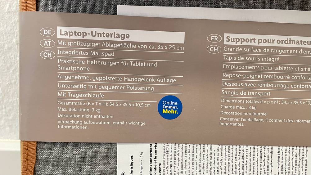 Laptopkissen getestet: Nahaufnahme der Informationen auf der Rückseite des verpackten Kissens.