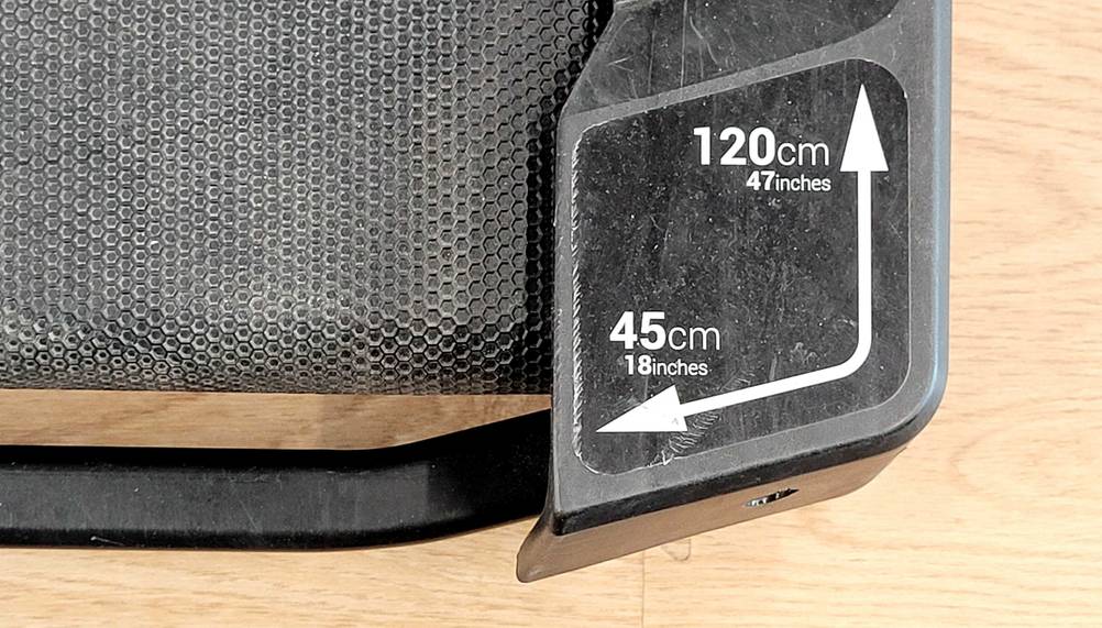 Im Test: Detailaufnahme der Größenangaben auf einem Laufband.