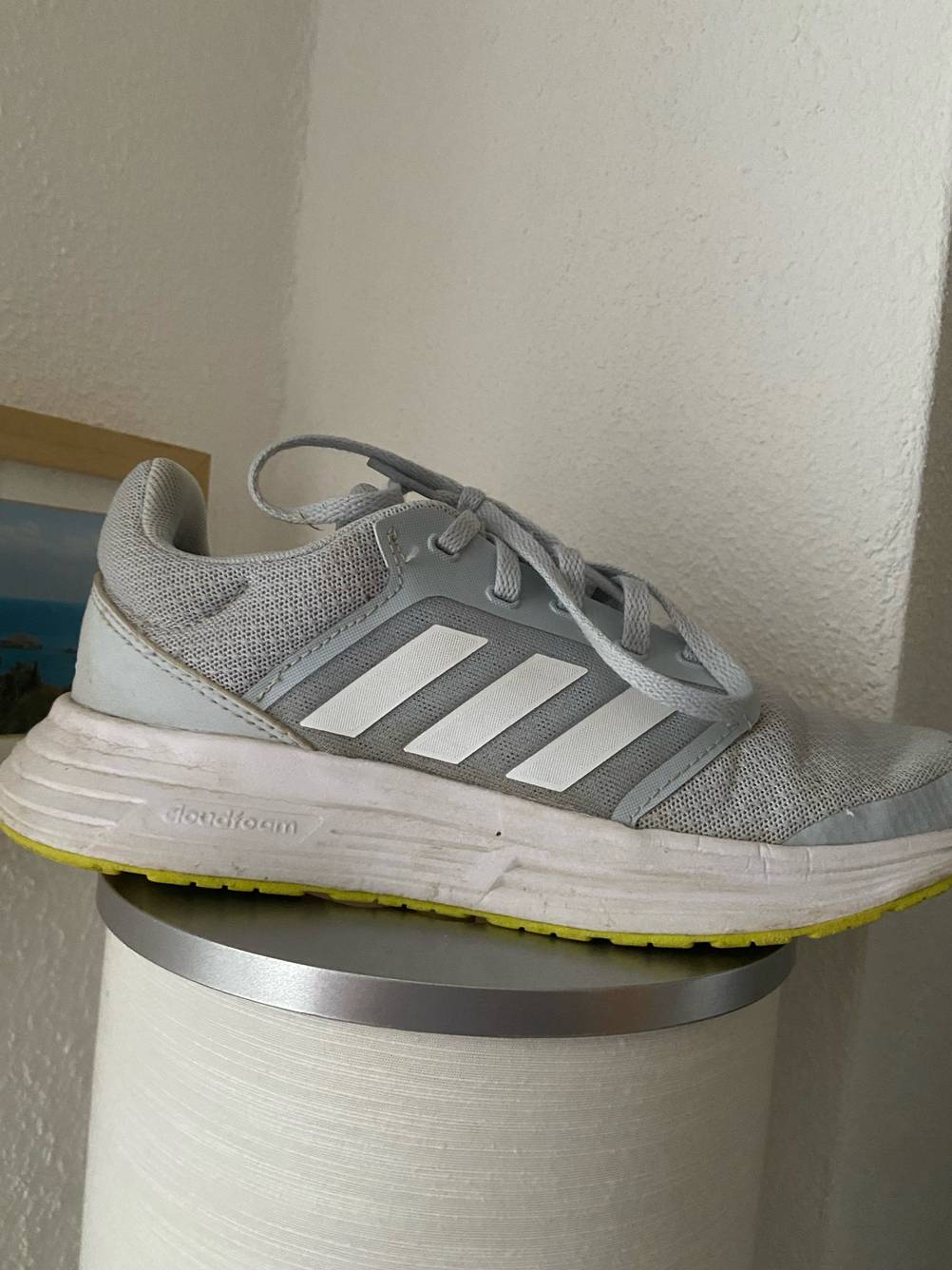 Seitenansicht der getesteten Laufschuhe Damen.