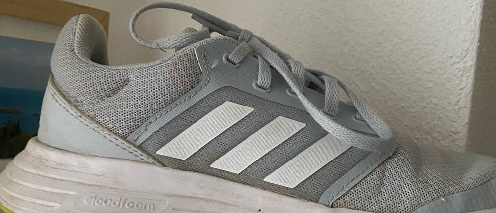 Seitenansicht der getesteten Laufschuhe Damen.