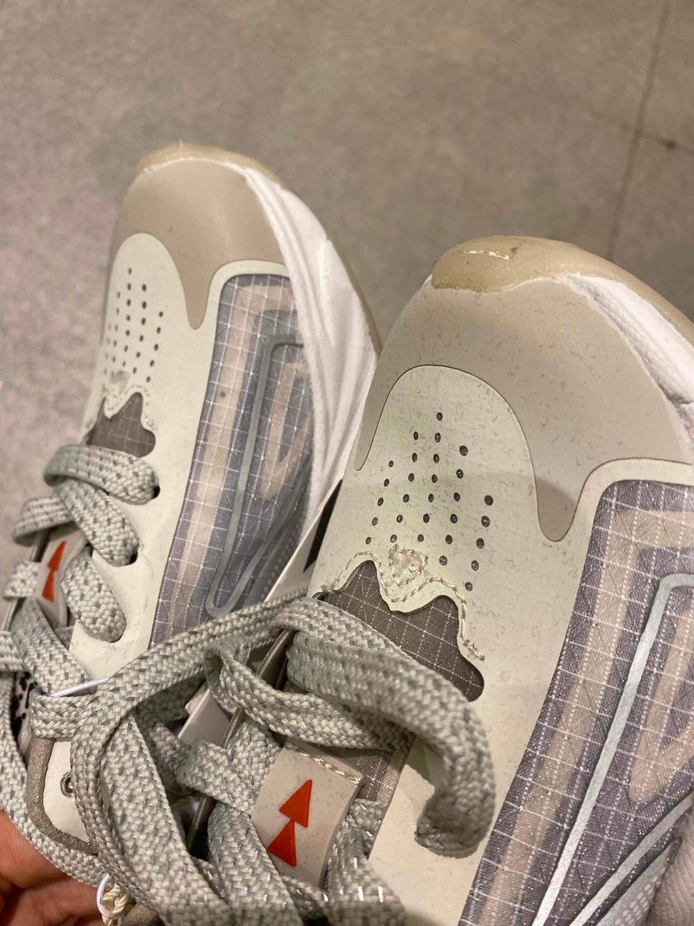 Laufschuhe für Kinder getestet: Nahaufnahme der Schuhkappen vorne.