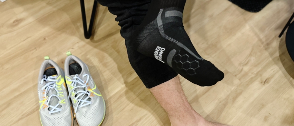Die Laufsocken von Danish Endurance werden anprobiert.