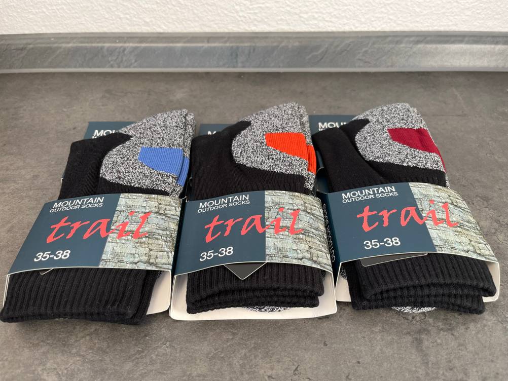 Laufsocken sind auch in vergleichsweise preisgünstigen Sets mit unterschiedlichen Farbakzenten erhältlich.