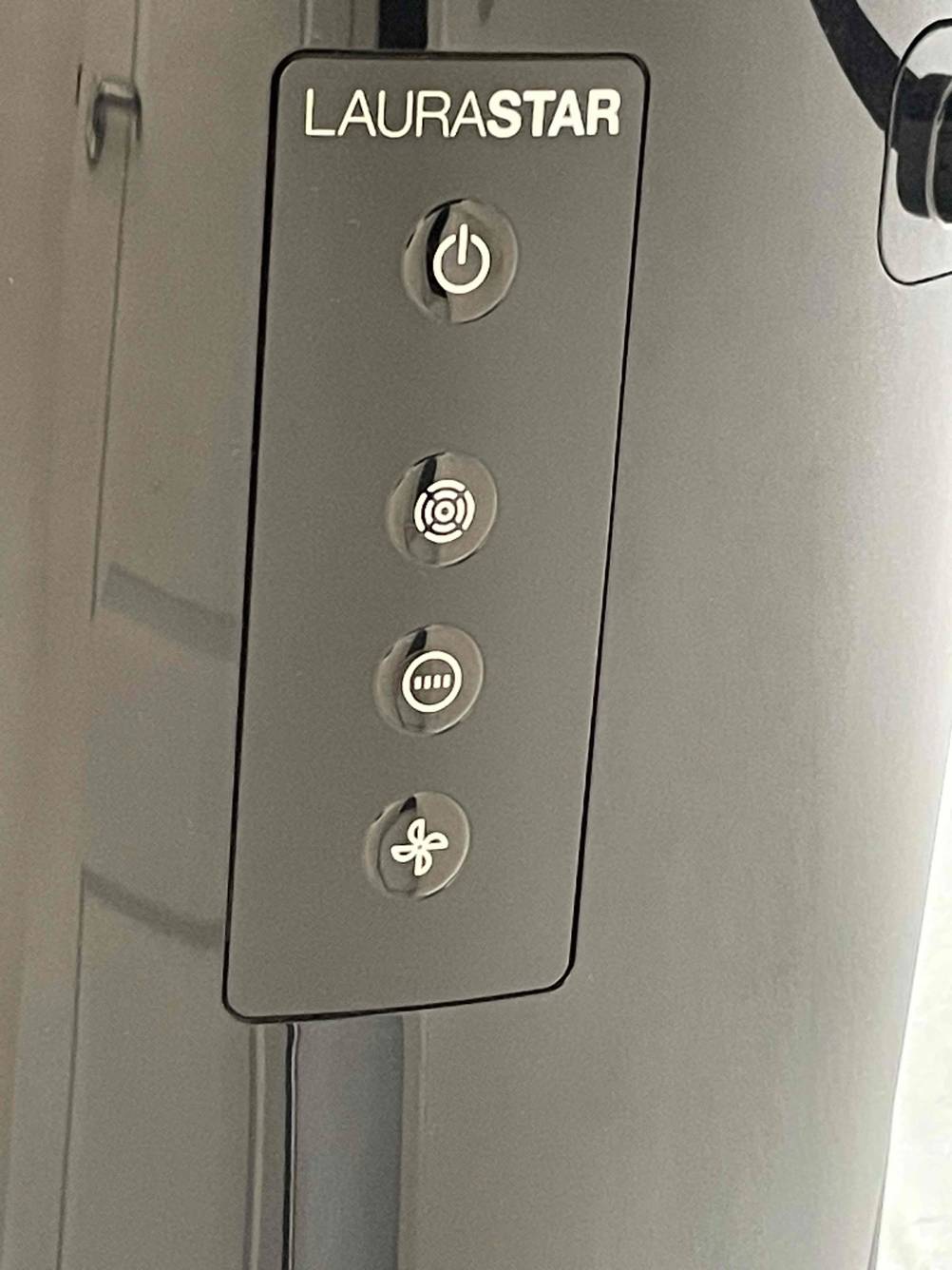 Bedientasten im Detail eines getesteten Bügelsystems.