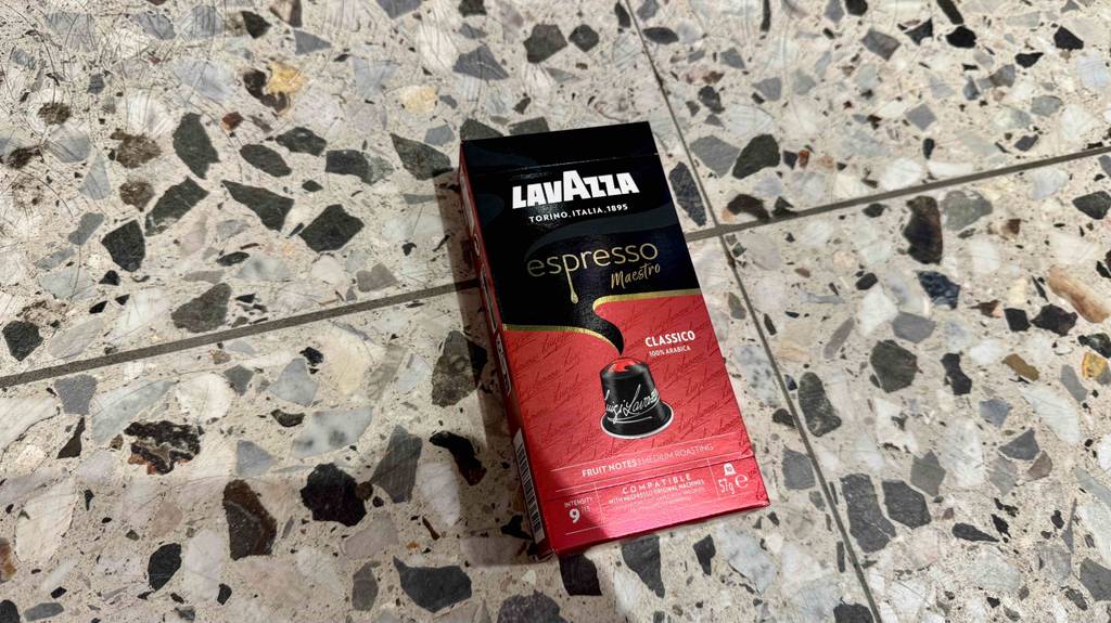 Lavazza-Kapseln-Test: Auf der Verpackung stehen Informationen zur Kompatibilität mit Geräten.