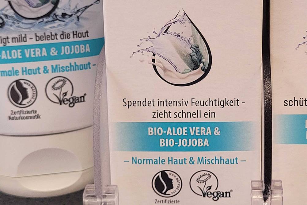 Lavera-Gesichtscreme-Test: Nahaufnahme der Verpackung mit Informationen.