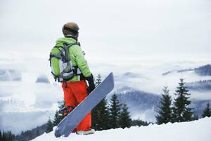 lawinenschaufel-snowboarding-mit-rucksack