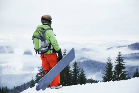 https://cdn.vergleich.org/v2/sites/2/lawinenschaufel-snowboarding-mit-rucksack.jpeg?d=450x302&q=70