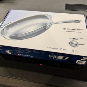 Le Creuset 96200228001100 in Karton verpackt