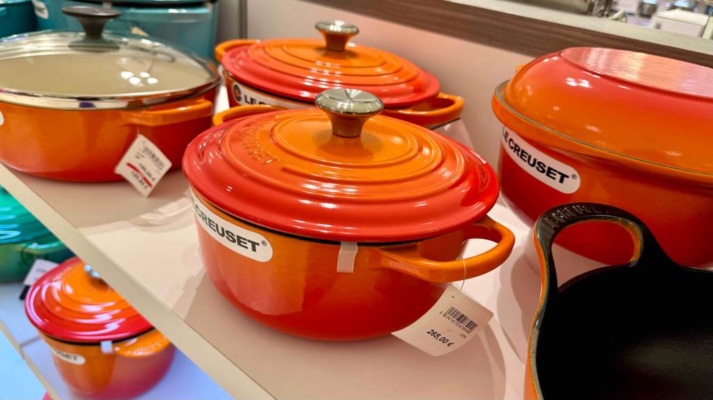 Le-Creuset-Töpfe getestet: Blick auf den Henkel eines Topfes.