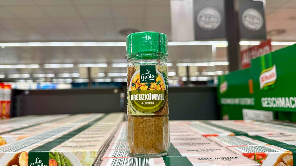 Im Test: Kreuzkümmel in der Gewürzdose steht auf Bratensoßen im Verkaufsbereich.