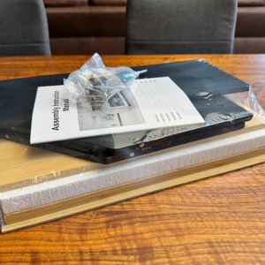 unaufgebauter Leader-Accessories-Brotkasten