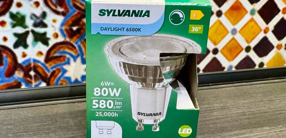 LED-GU10 (dimmbar) im Test: Nahaufnahme der Verpackung.