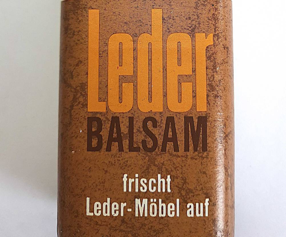 Lederbalsam im Test: Nahaufnahme des Labels mit Artikelbezeichnung.