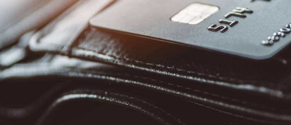 Kreditkartenetui im Test: Ansicht eines Kreditkartenetuis aus Leder. 